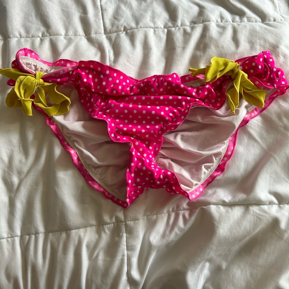 Victoria’s Secret scrunch butt bikini bottom M